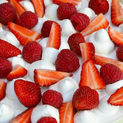 Překvapení pro maminku: Sněhový dort s jahodami