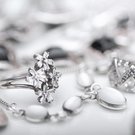 Jak vyčistit stříbrné šperky