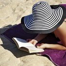 Čtení na pláži